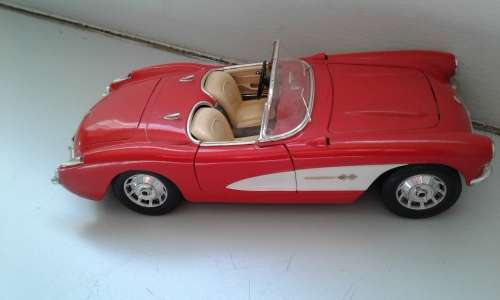 BURAGO 1/18 CHEV CORVETTE 1957  MADE IN ITALY